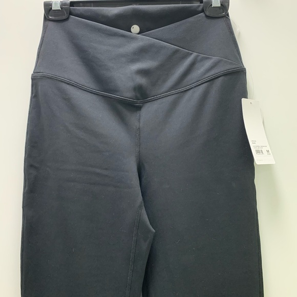 Yogalicious women Black Flared Leggings, NEW with tags, size M - Picture 5 of 8